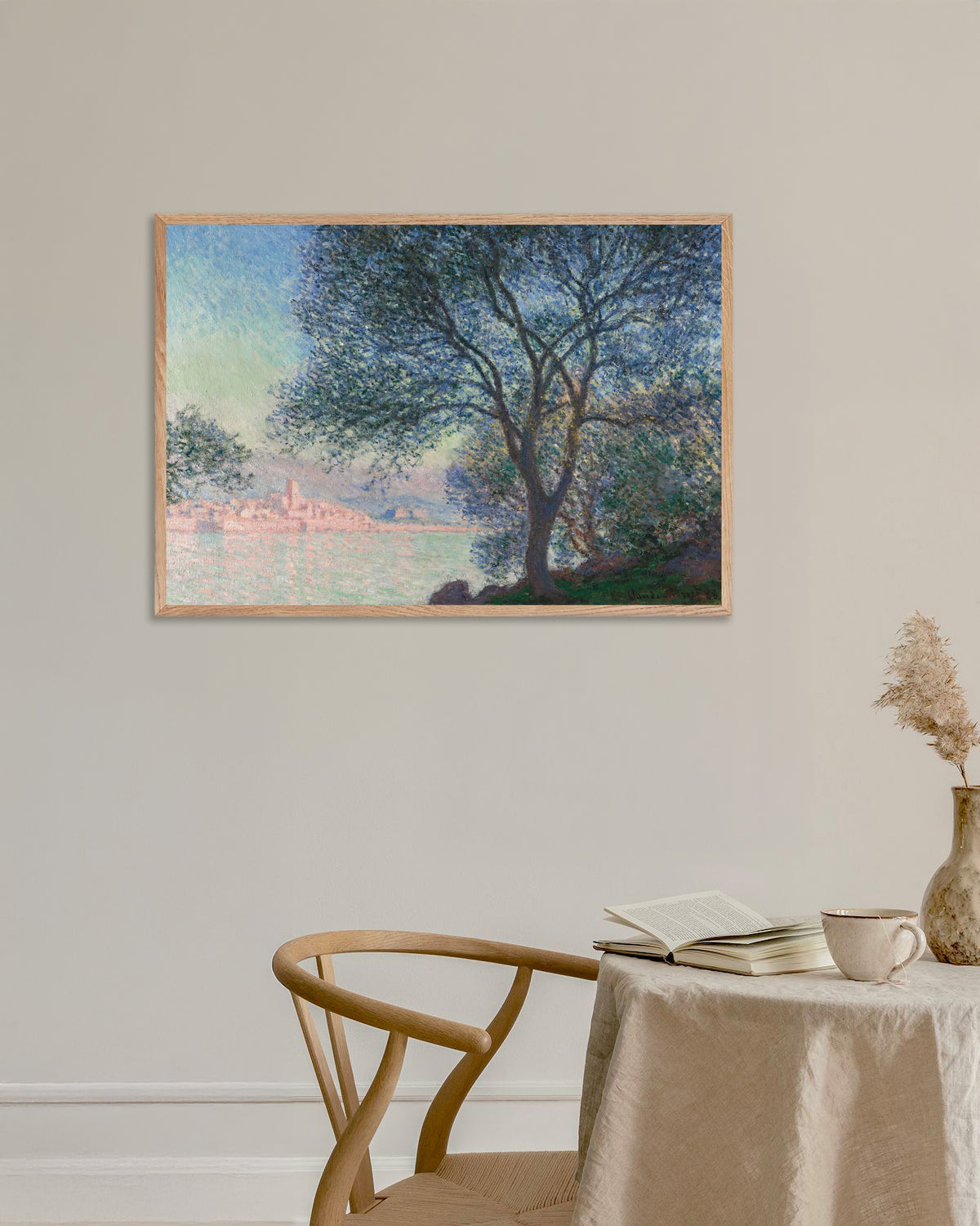 Poster Antibes vista da La Salis (1888) di Claude Monet con cornice in legno naturale
