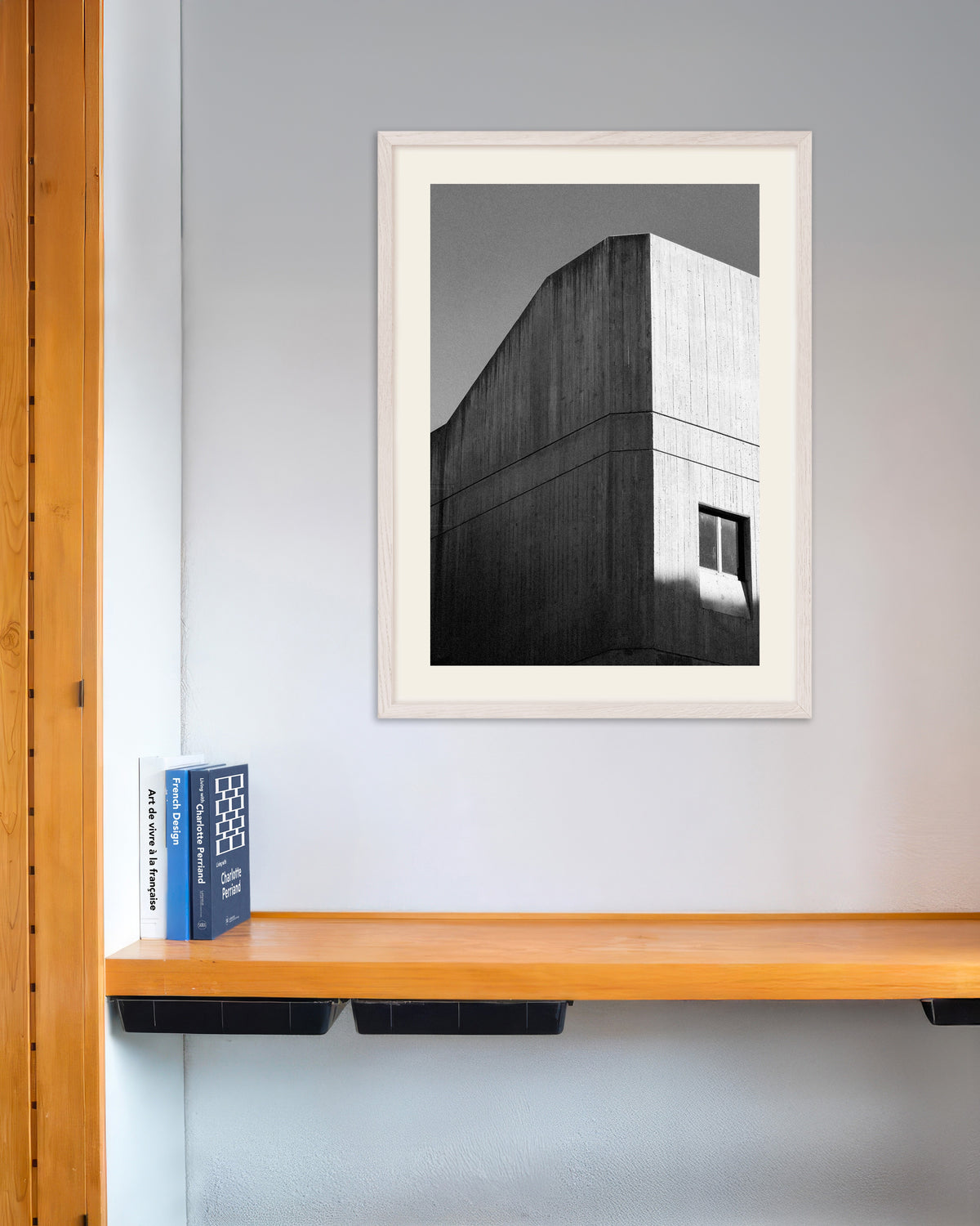Poster «Angolo in cemento con impronta delle tavole», con cornice in legno bianco