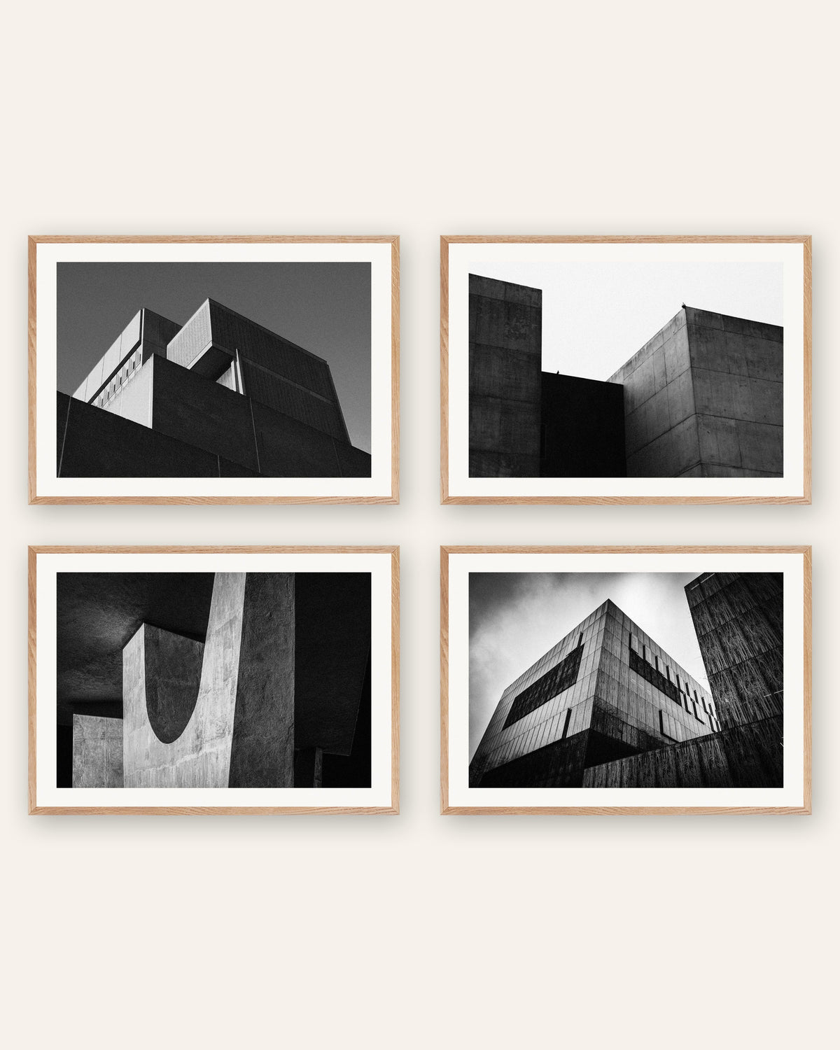 Poster brutalisti, set da 4: volumi di cemento minimalisti, con cornici in rovere naturale