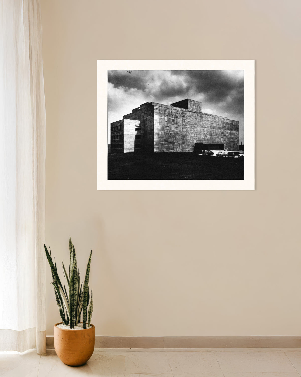 Poster «Edificio in cemento sotto la tempesta»