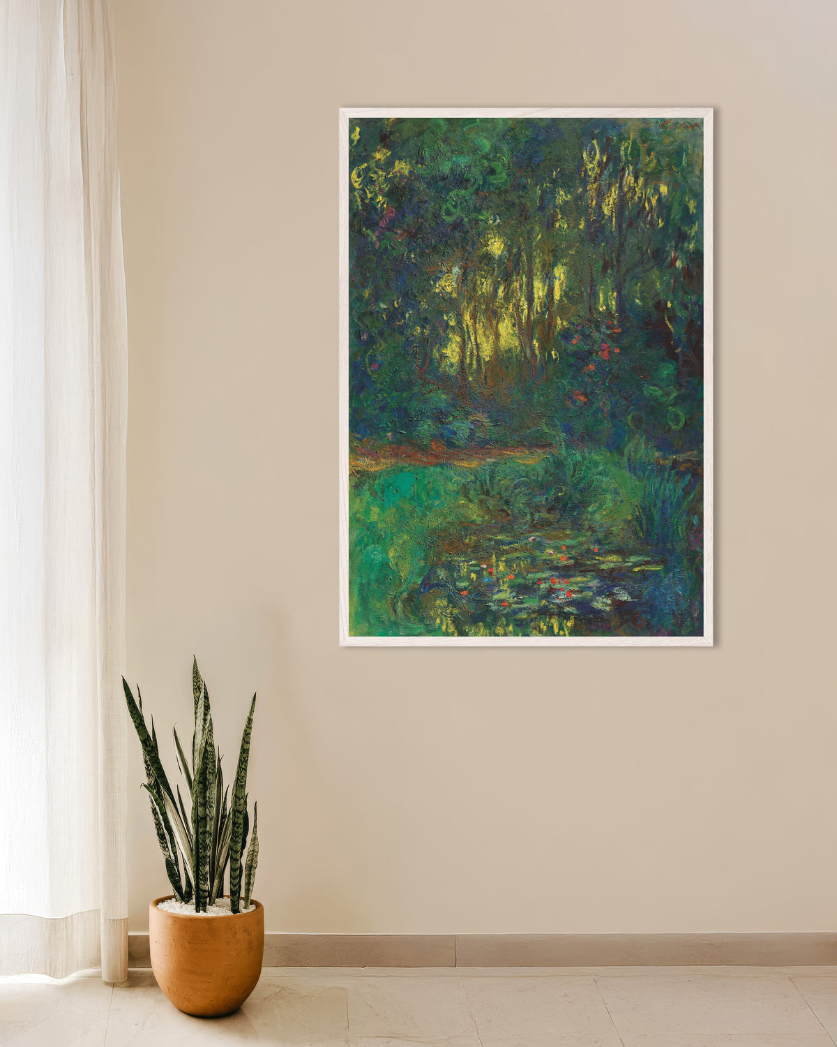 Poster Angolo dello stagno delle ninfee (1918–1919) di Claude Monet con cornice in legno bianco