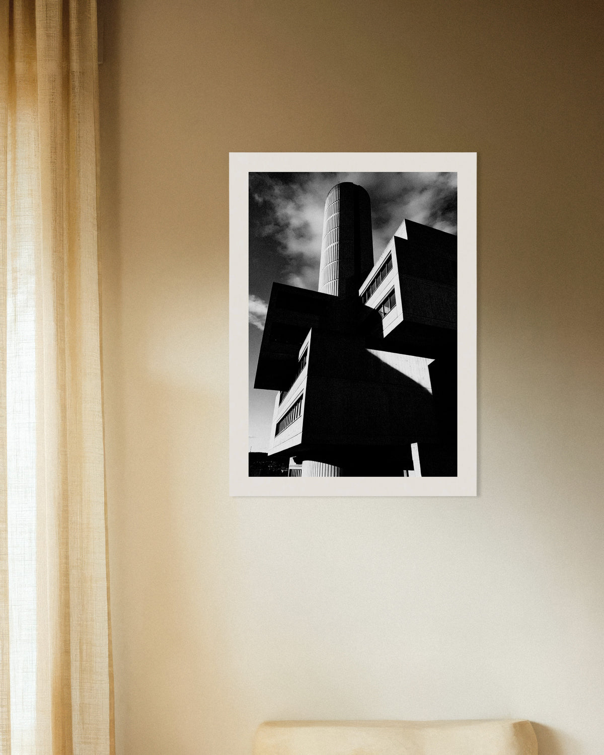 Poster «Torre cilindrica e blocchi sospesi»