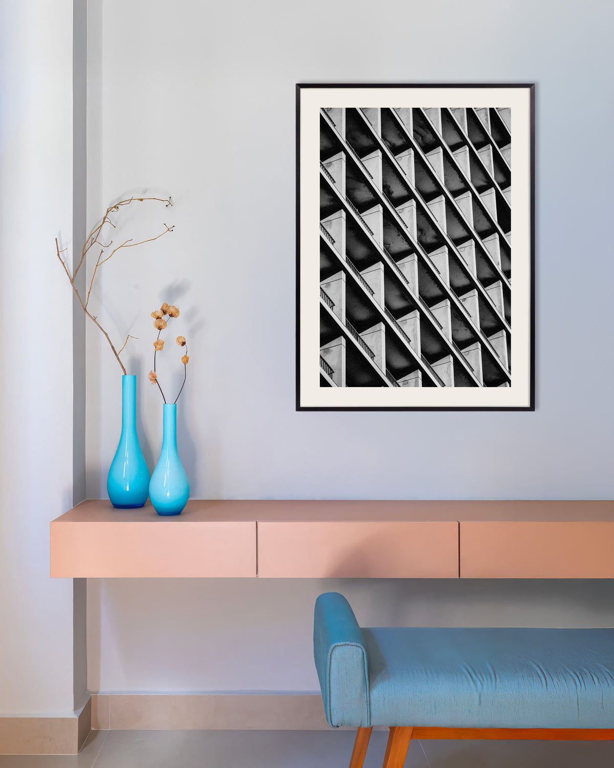 Poster «Ritmo diagonale di balconi», con cornice in metallo