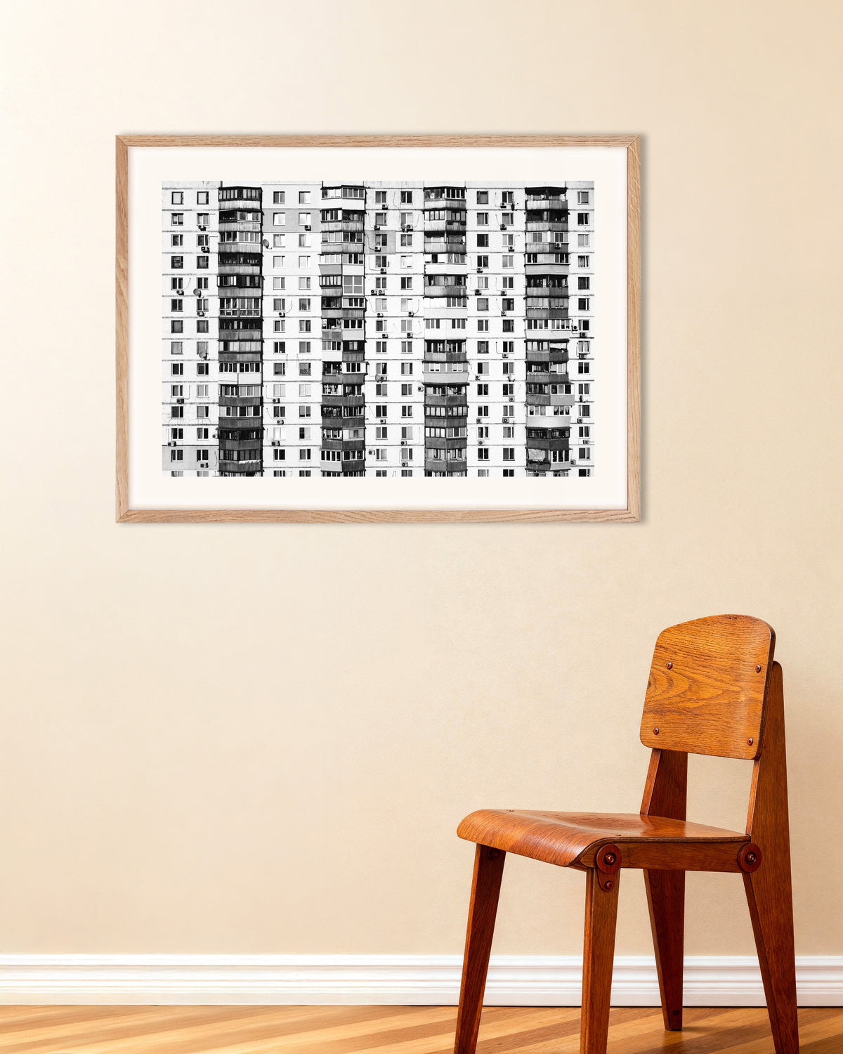 Poster «Condominio senza fine», con cornice in legno naturale