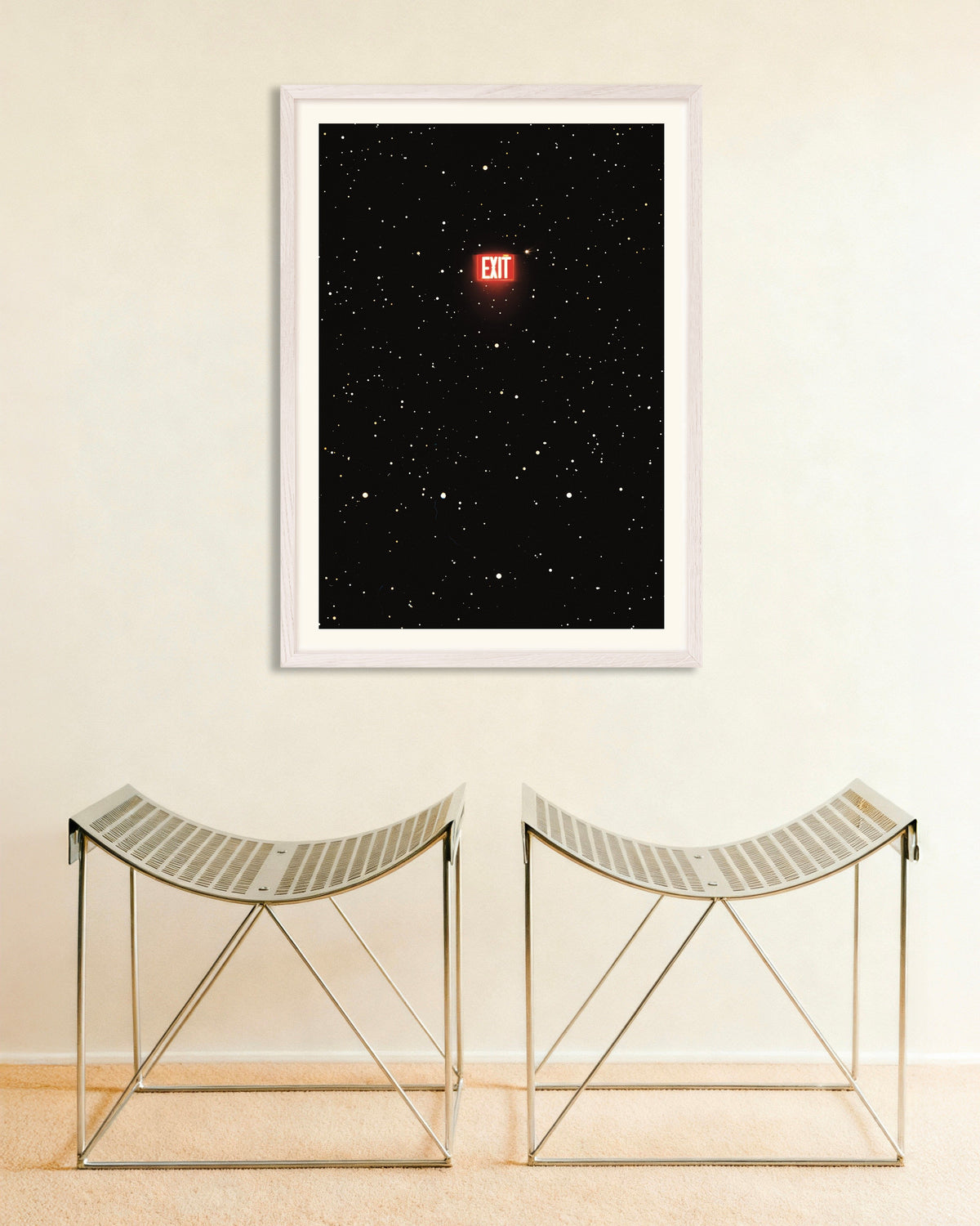 Poster di Fuga verso l’universo, con cornice in legno bianco