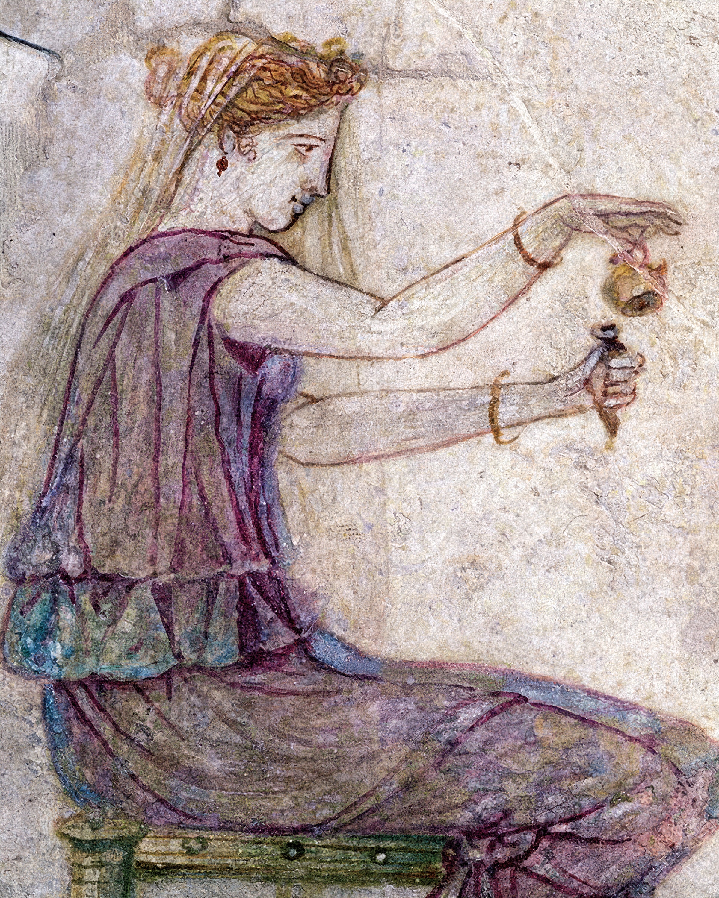Donna che versa profumo poster fresco