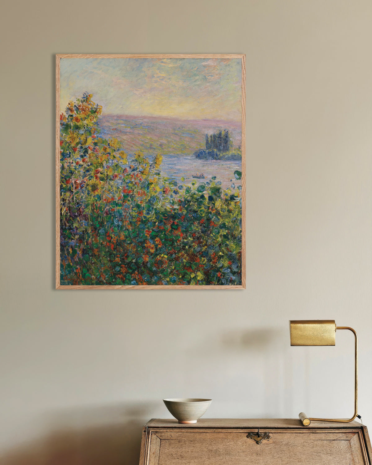 Poster Aiuole a Vétheuil (1881) di Claude Monet con cornice in legno naturale
