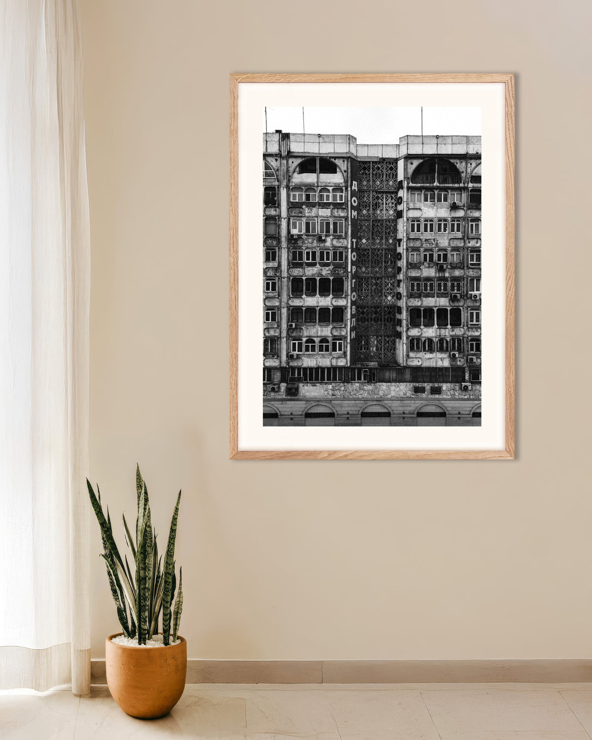 Poster «Facciata della House of Trade», con cornice in legno naturale