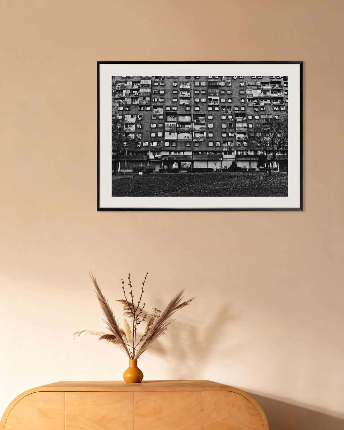Poster «Complesso residenziale in autunno», con cornice in metallo