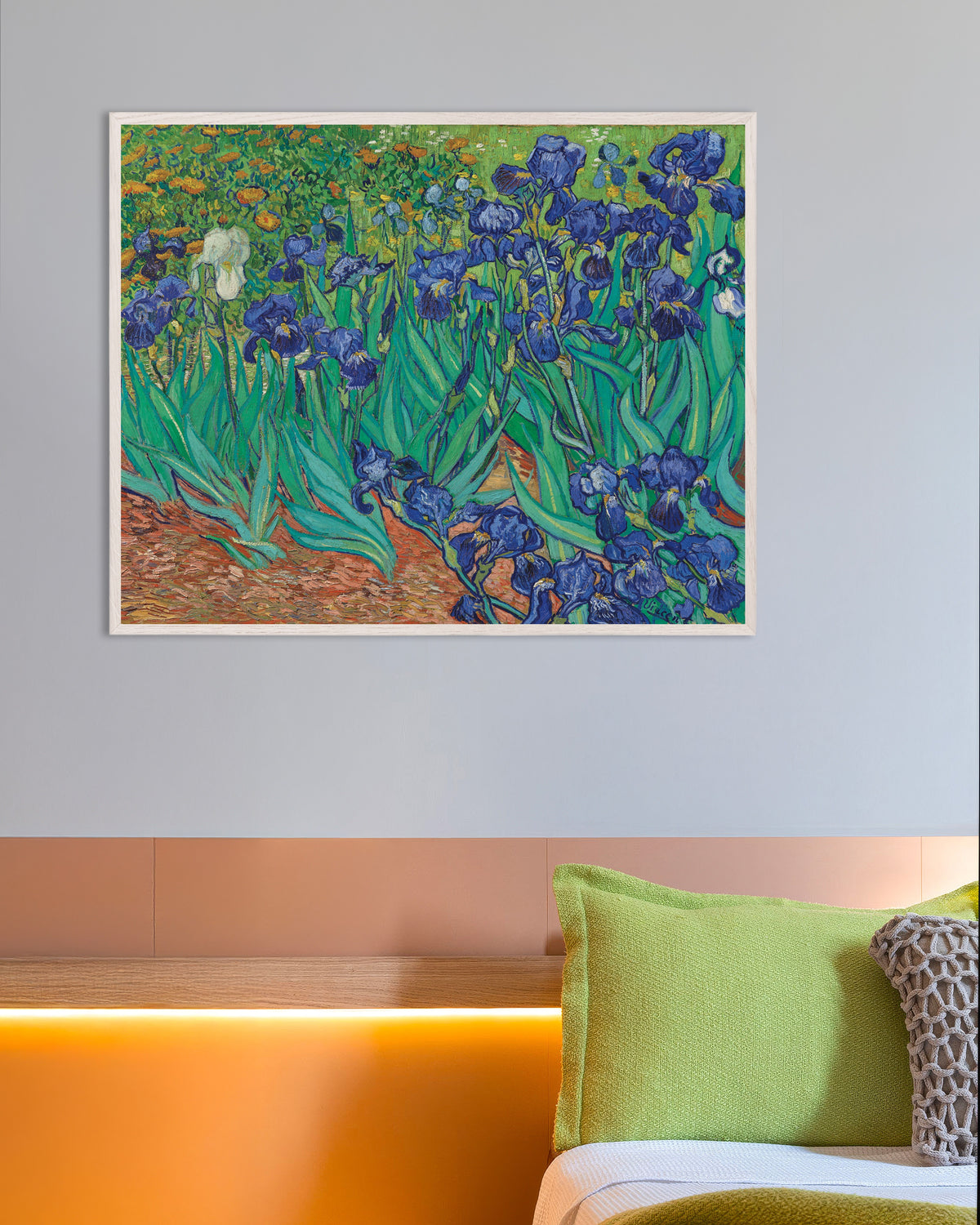 Poster di Iris (1889) di Vincent van Gogh, con cornice in legno bianco