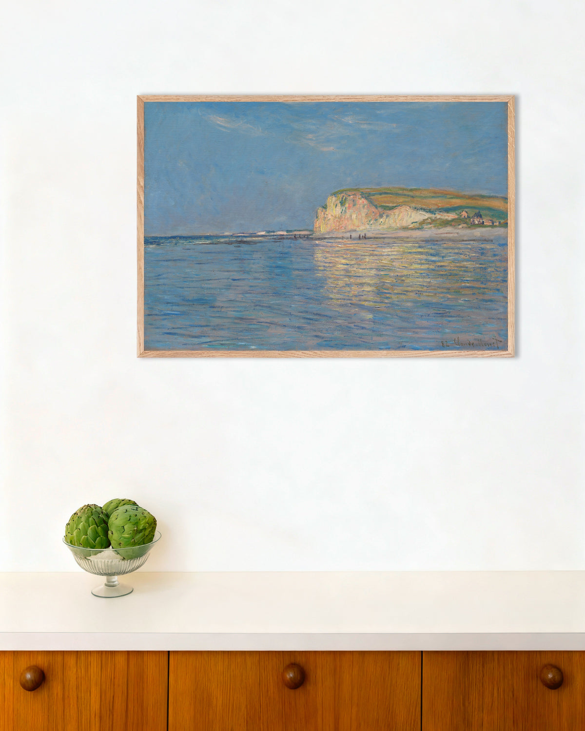 Poster Bassa marea a Pourville, vicino a Dieppe (1882) di Claude Monet con cornice in legno naturale