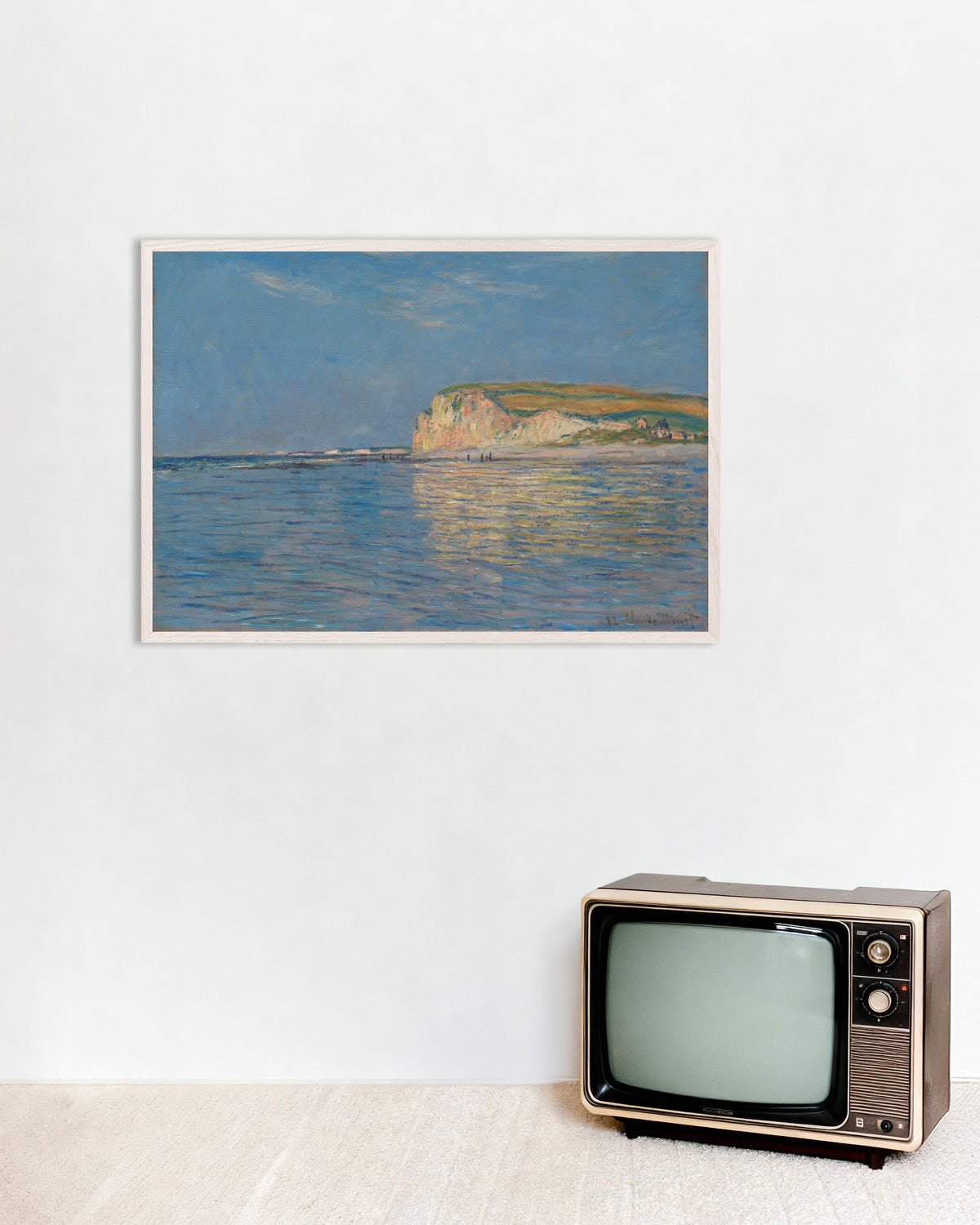 Poster Bassa marea a Pourville, vicino a Dieppe (1882) di Claude Monet con cornice in legno bianco
