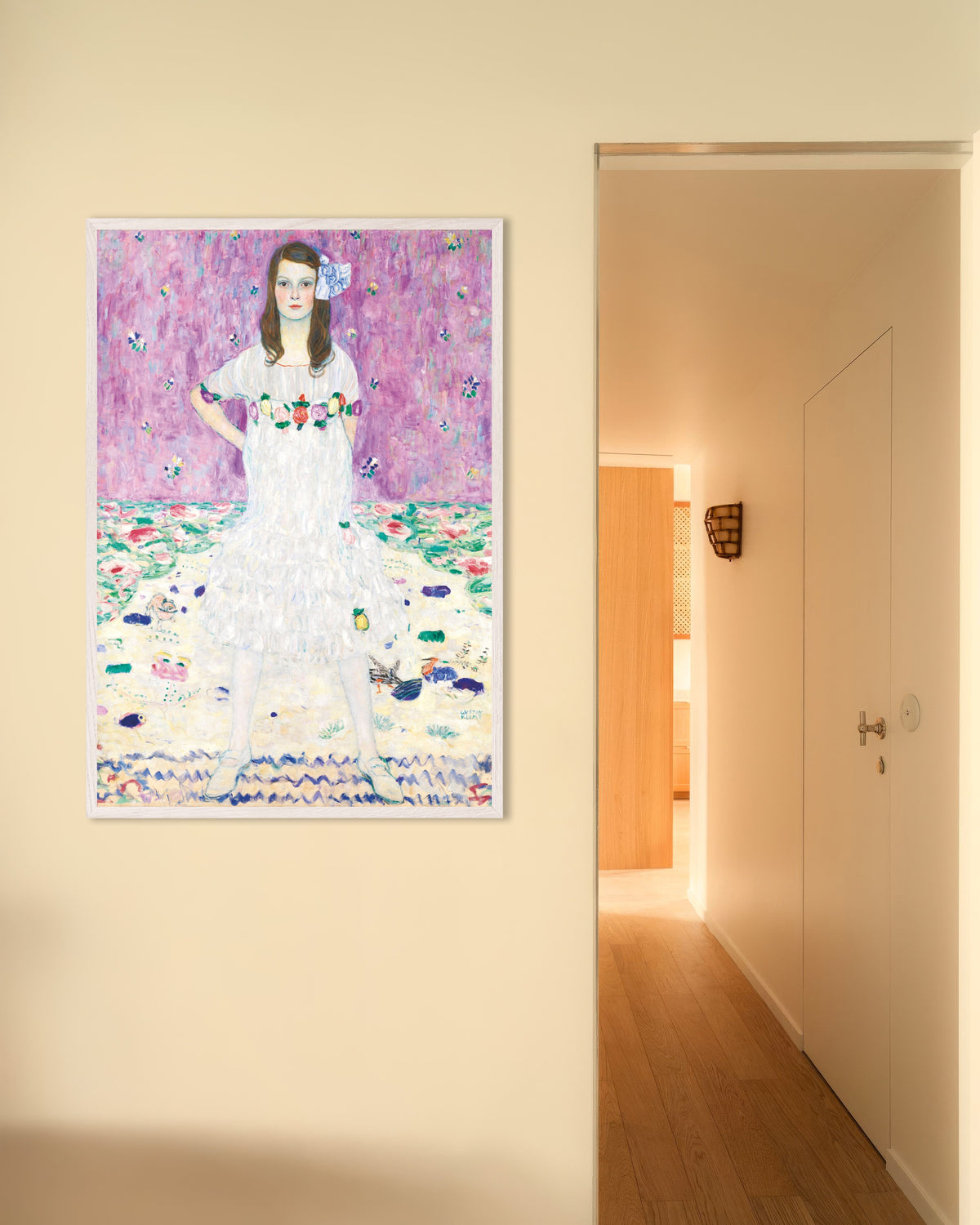 Poster Mäda Primavesi (1912–1913) di Gustav Klimt con cornice in legno bianco