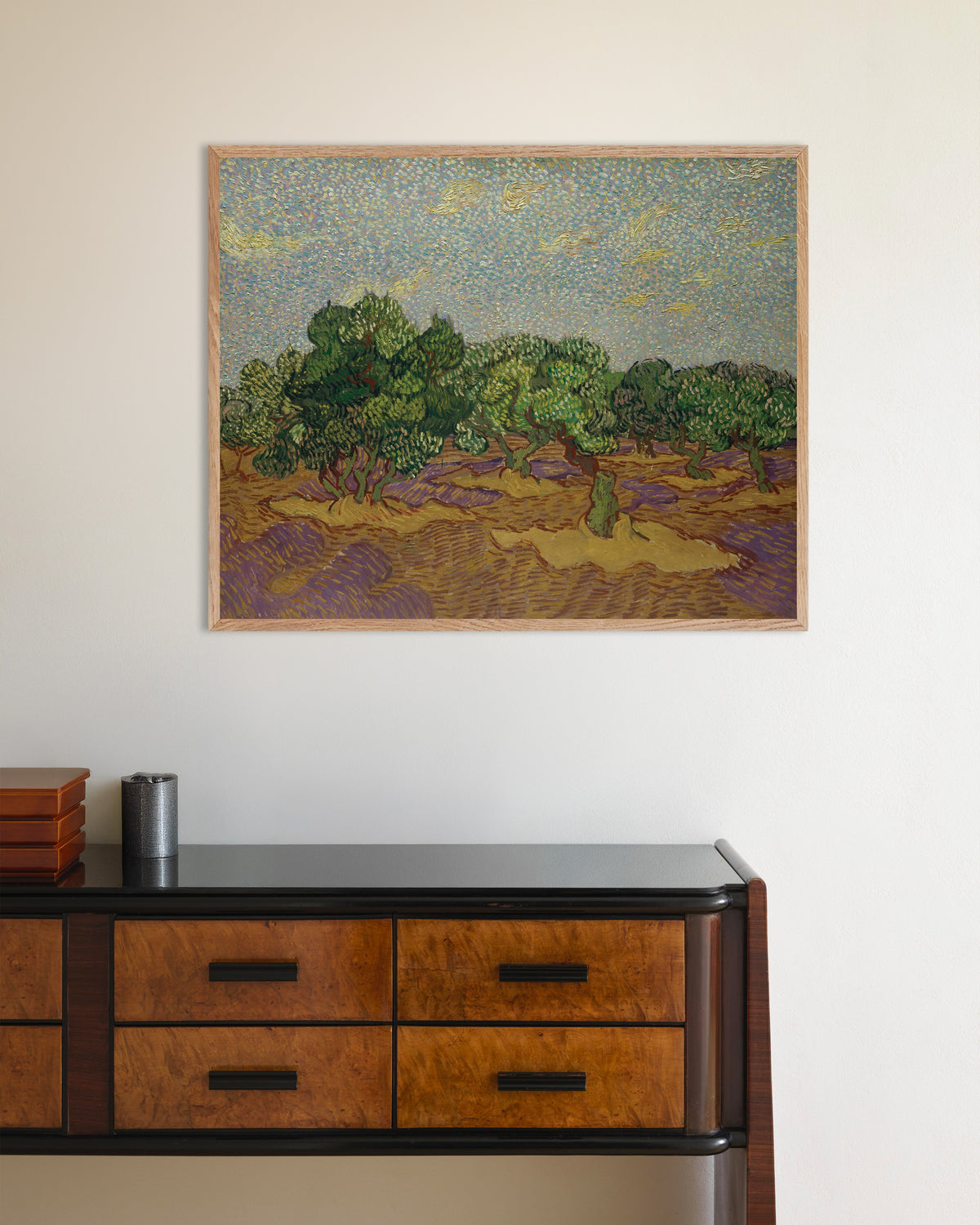 Poster di Ulivi sotto un cielo pallido (1889) di Vincent van Gogh, con cornice in legno naturale