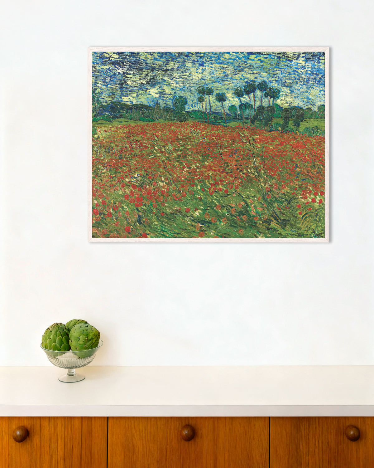 Poster di Campo di papaveri (1890) di Vincent van Gogh, con cornice in legno bianco