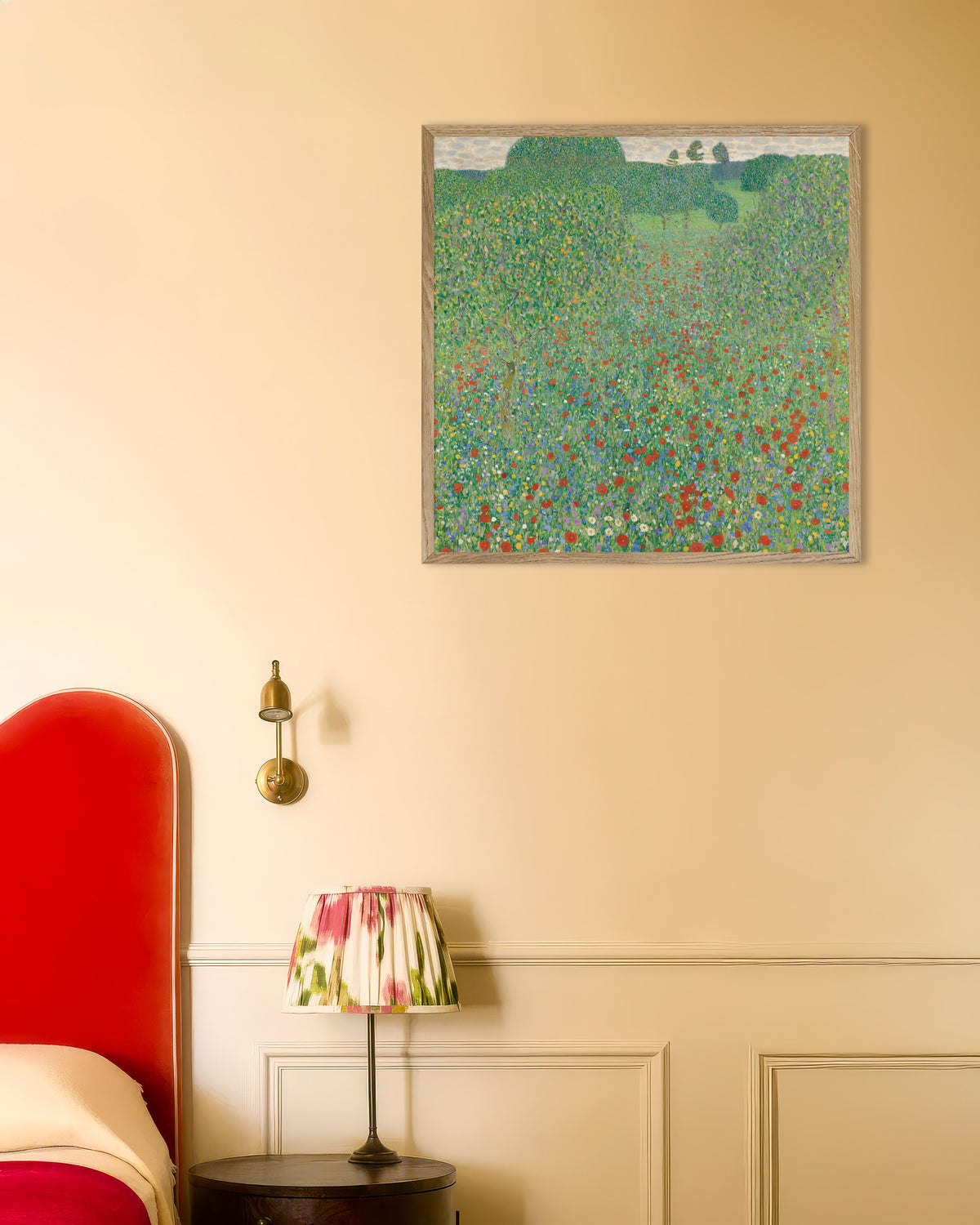 Poster Campo di papaveri (1907) di Gustav Klimt con cornice in legno naturale