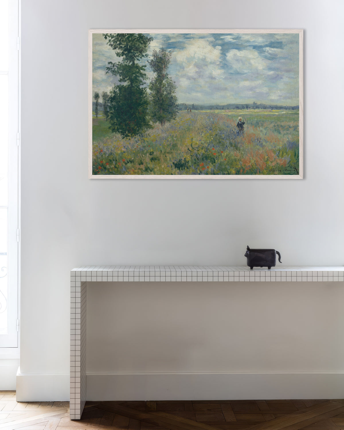 Poster Campi di papaveri vicino ad Argenteuil (1875) di Claude Monet con cornice in legno bianco