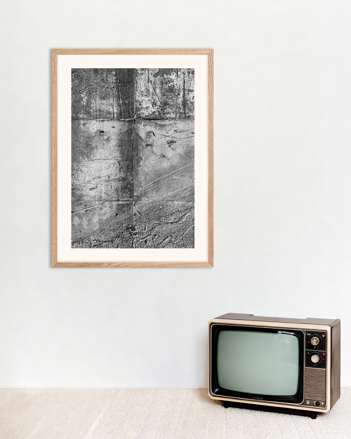 Poster «Texture di parete in cemento grezzo», con cornice in legno naturale