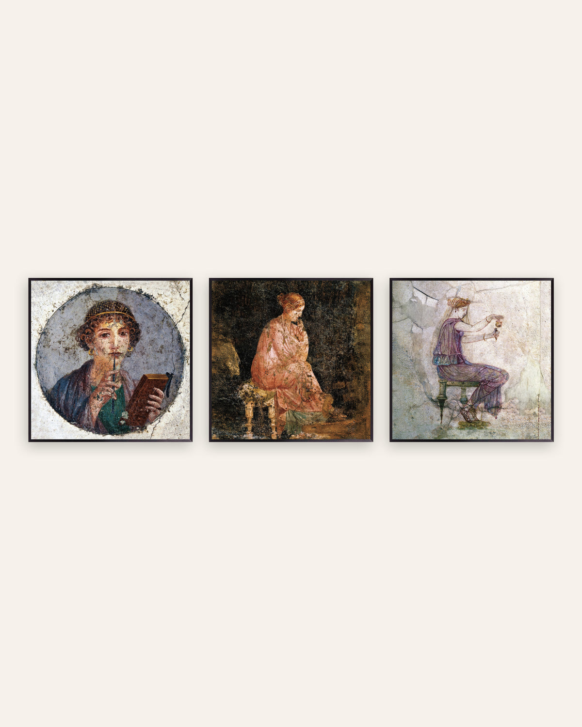 Poster affreschi romani, set da 3: Saffo, donna seduta e profumo, con cornici in metallo nero