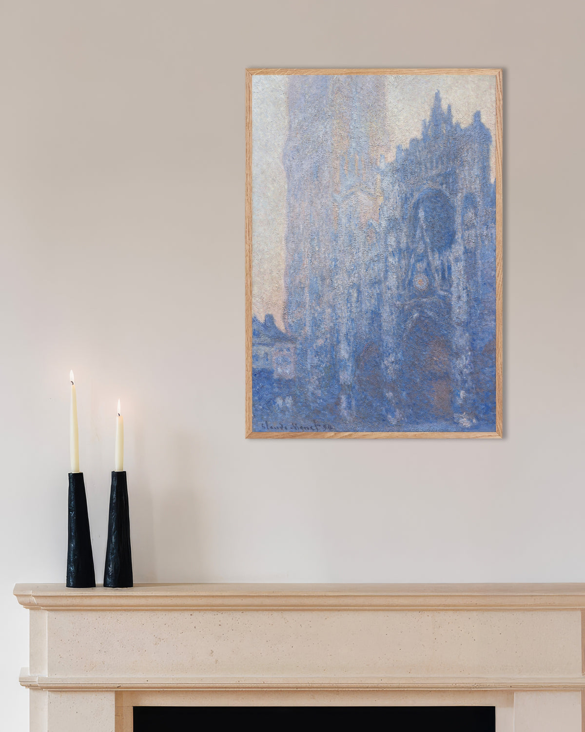 Poster La cattedrale di Rouen, il portale e la Tour d'Albane, effetto mattutino (1894) di Claude Monet con cornice in legno naturale