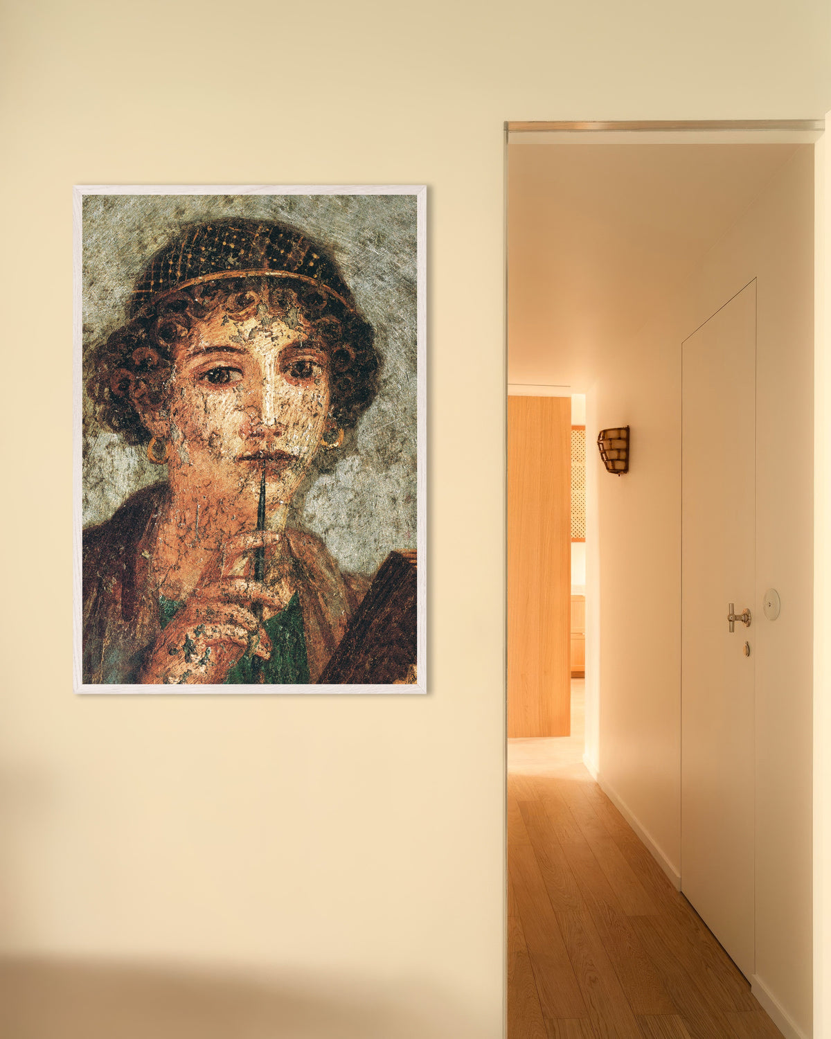 Poster del dettaglio dell'affresco di Saffo da Pompei con cornice in legno bianco