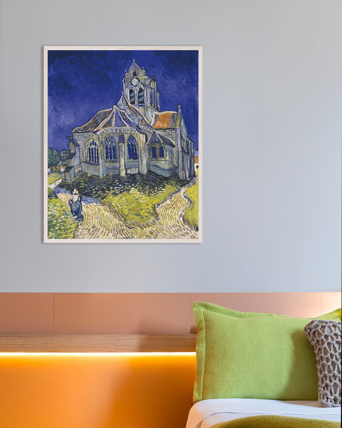 Poster raffigurante La chiesa di Auvers-sur-Oise (1890) di Vincent van Gogh, con cornice in legno bianco