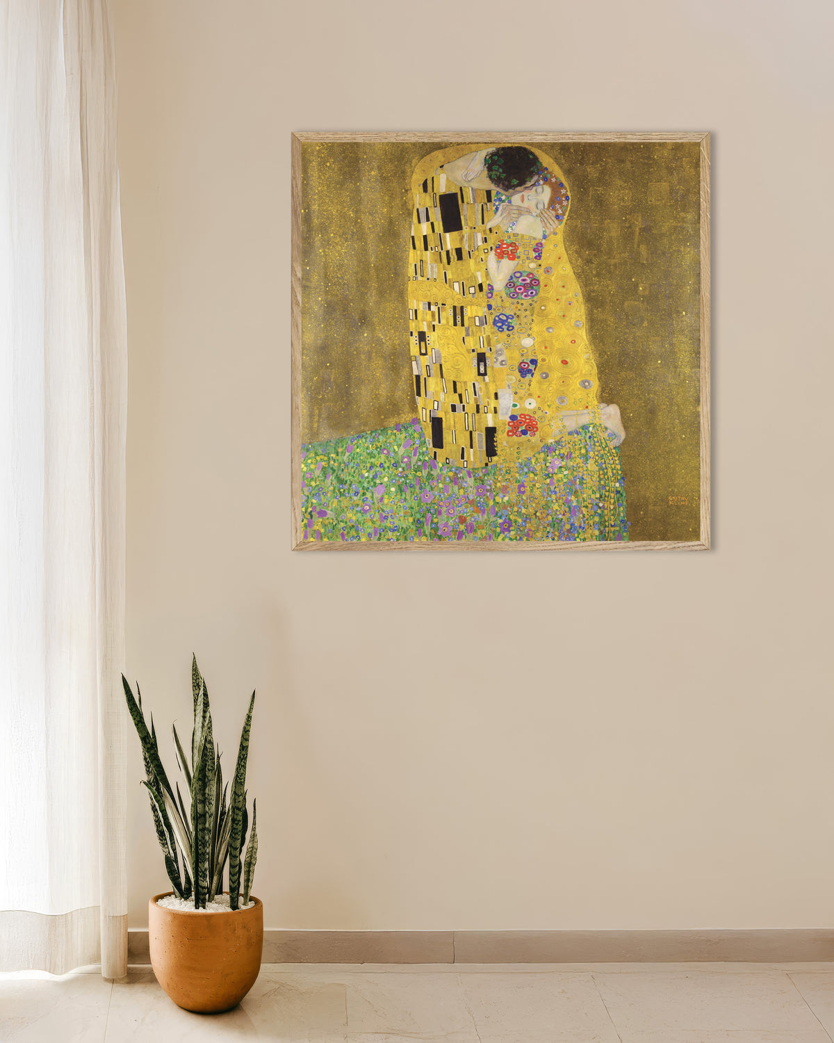 Poster Il bacio (1907–1908) di Gustav Klimt con cornice in legno naturale