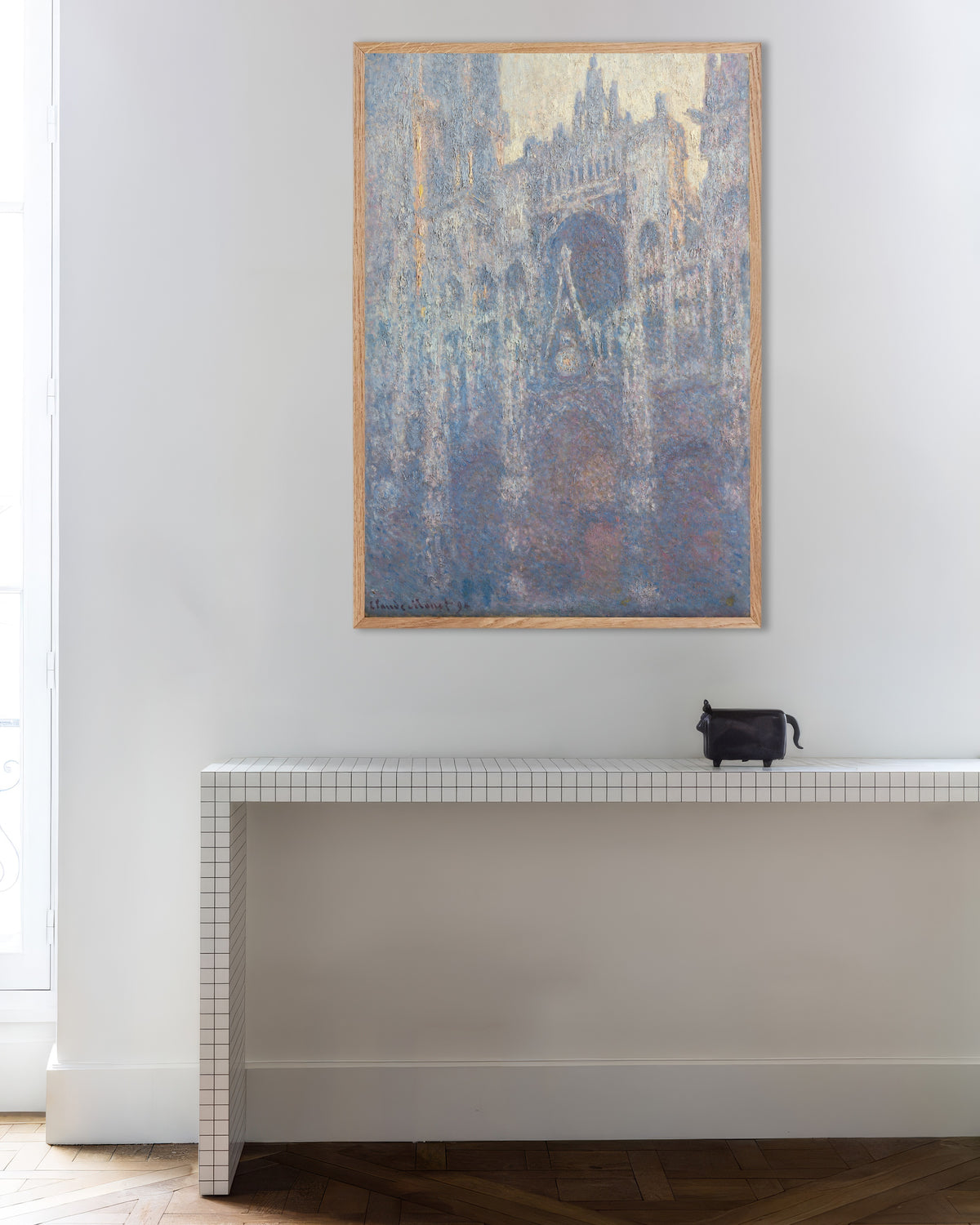 Poster Il portale della cattedrale di Rouen nella luce del mattino (1894) di Claude Monet con cornice in legno naturale