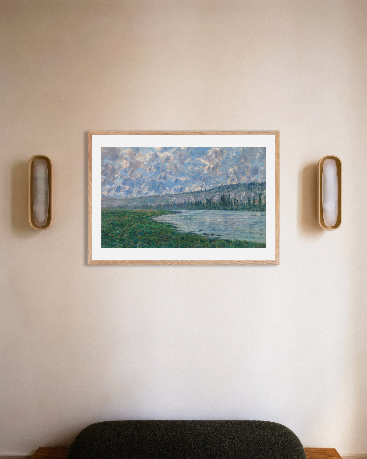 Poster La Senna a Vétheuil (1880) di Claude Monet con cornice in legno naturale