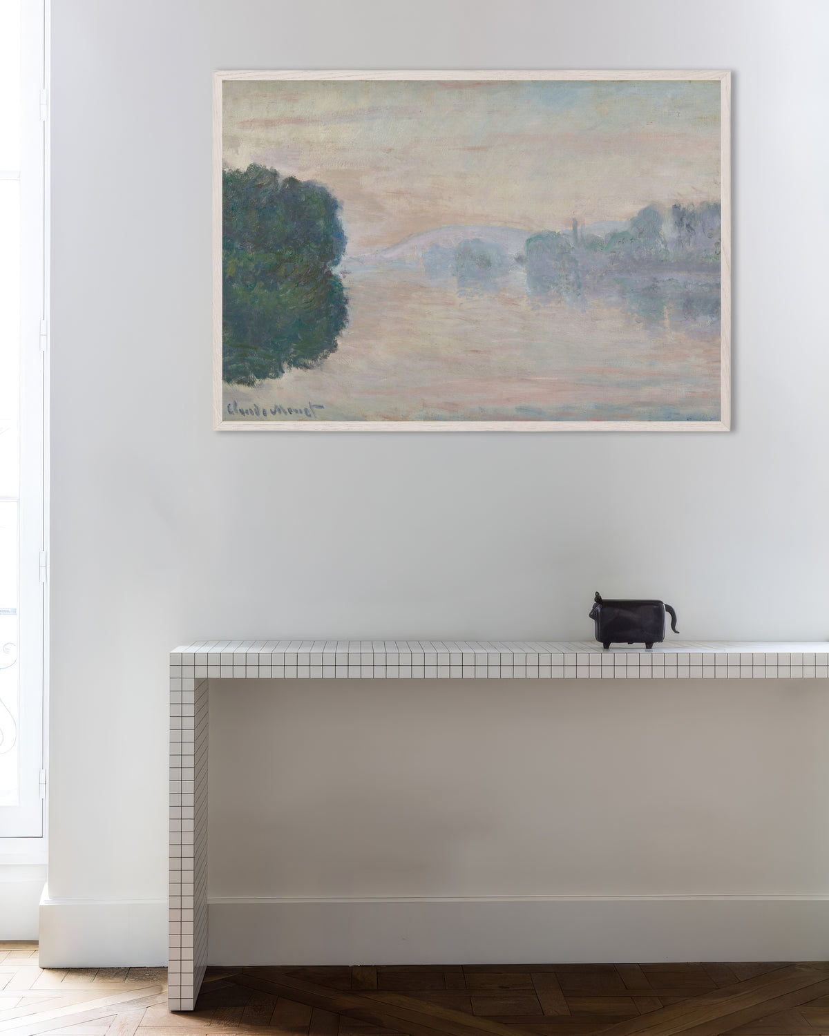 Poster La Senna nella nebbia (1894) di Claude Monet con cornice in legno bianco