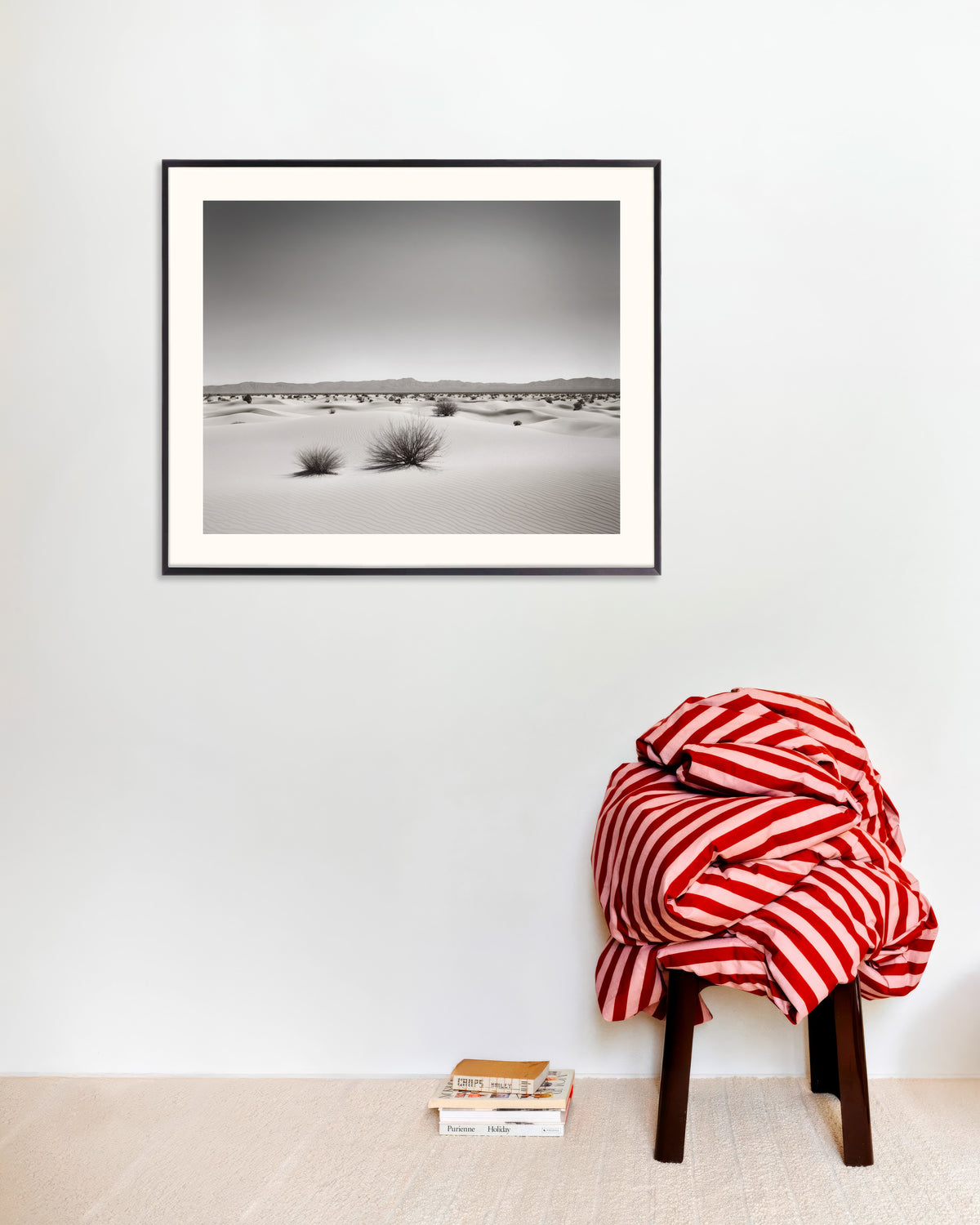 Poster di Esplorazioni astratte urbane in bianco e nero, deserto, con cornice in metallo