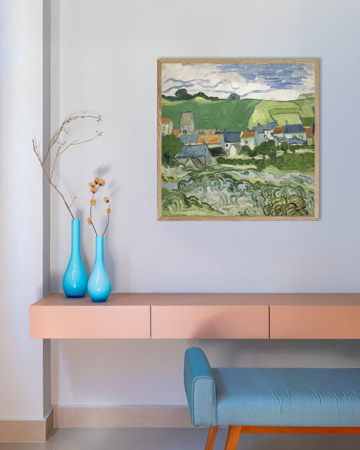 Poster di Veduta di Auvers (1890) di Vincent van Gogh, con cornice in legno naturale