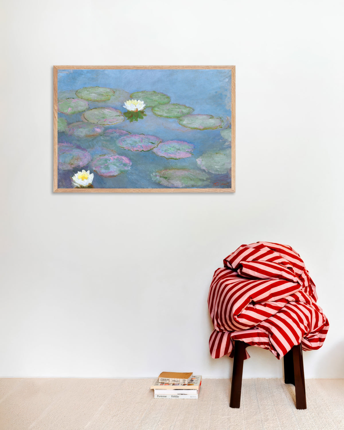 Poster Ninfee (circa 1897–1899) di Claude Monet con cornice in legno naturale