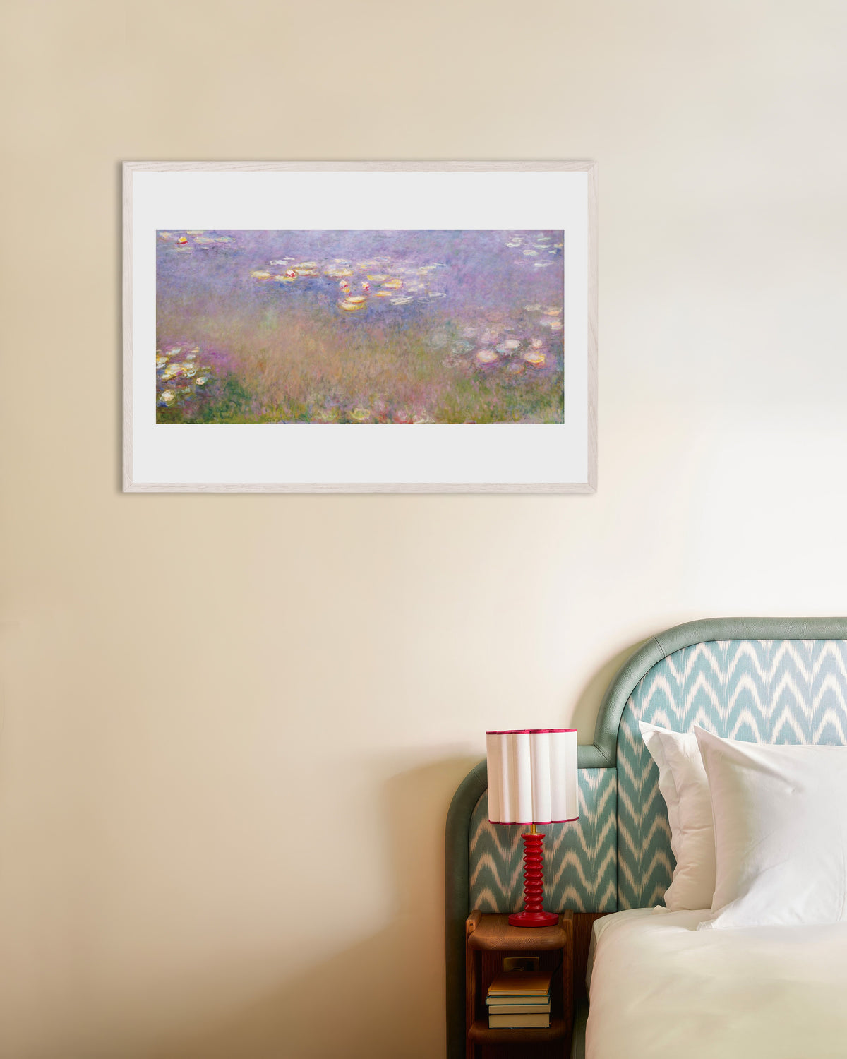 Poster Ninfee (circa 1915–1926) di Claude Monet con cornice in legno bianco