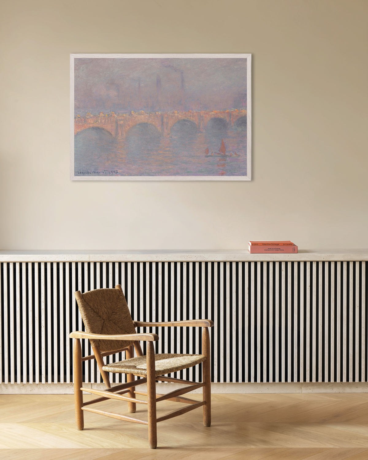 Poster Il ponte di Waterloo, sole velato (1899–1903) di Claude Monet con cornice in legno bianco