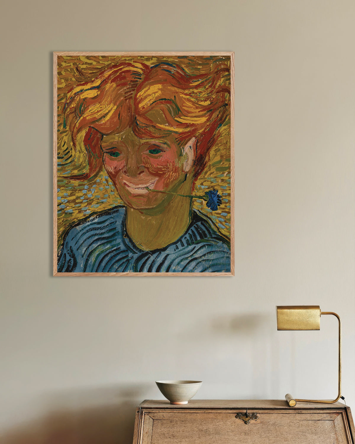 Poster di Giovane con fiordaliso (1890) di Vincent van Gogh, con cornice in legno naturale