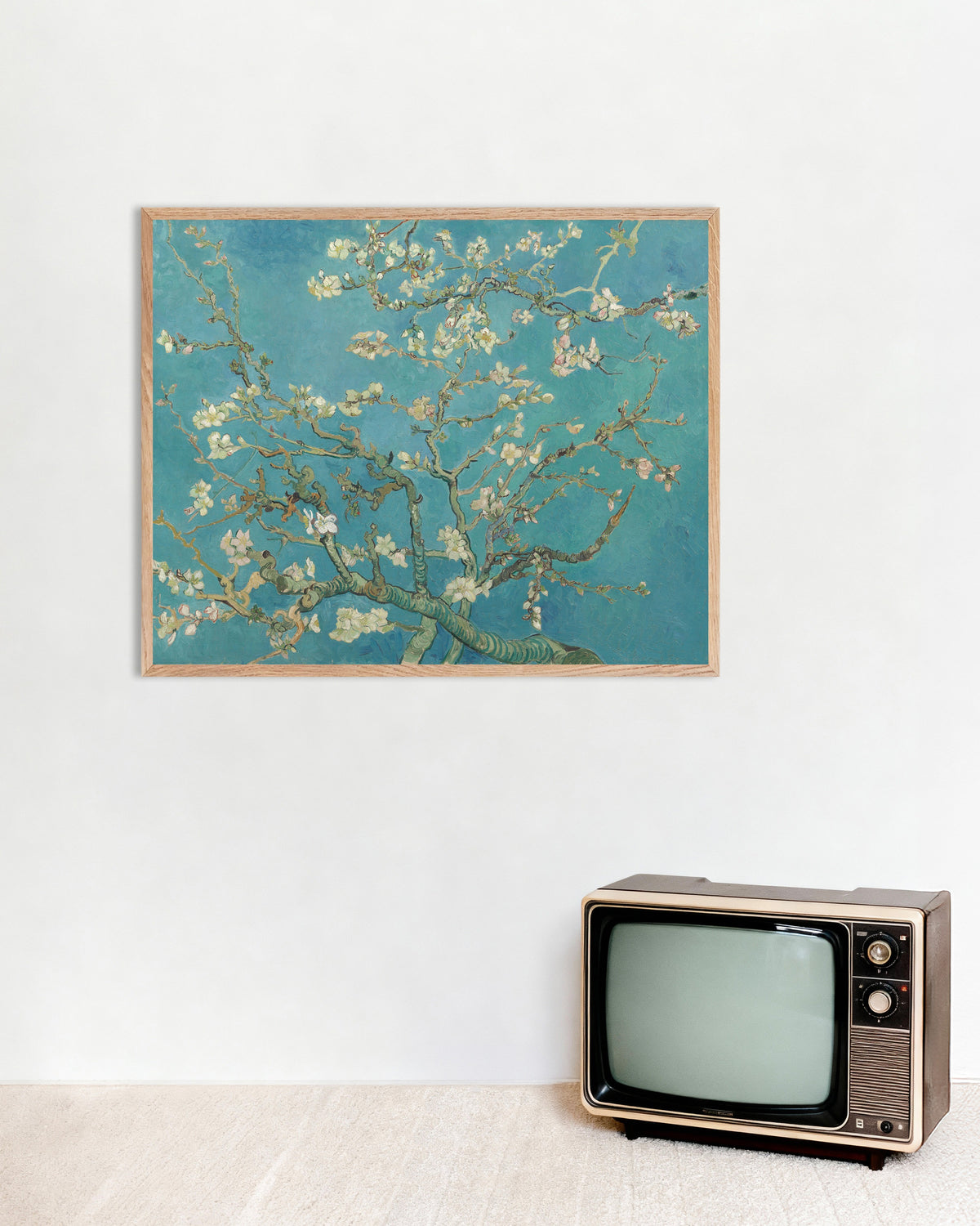 Poster di Ramo di mandorlo in fiore (1890) di Vincent van Gogh, con cornice in legno naturale