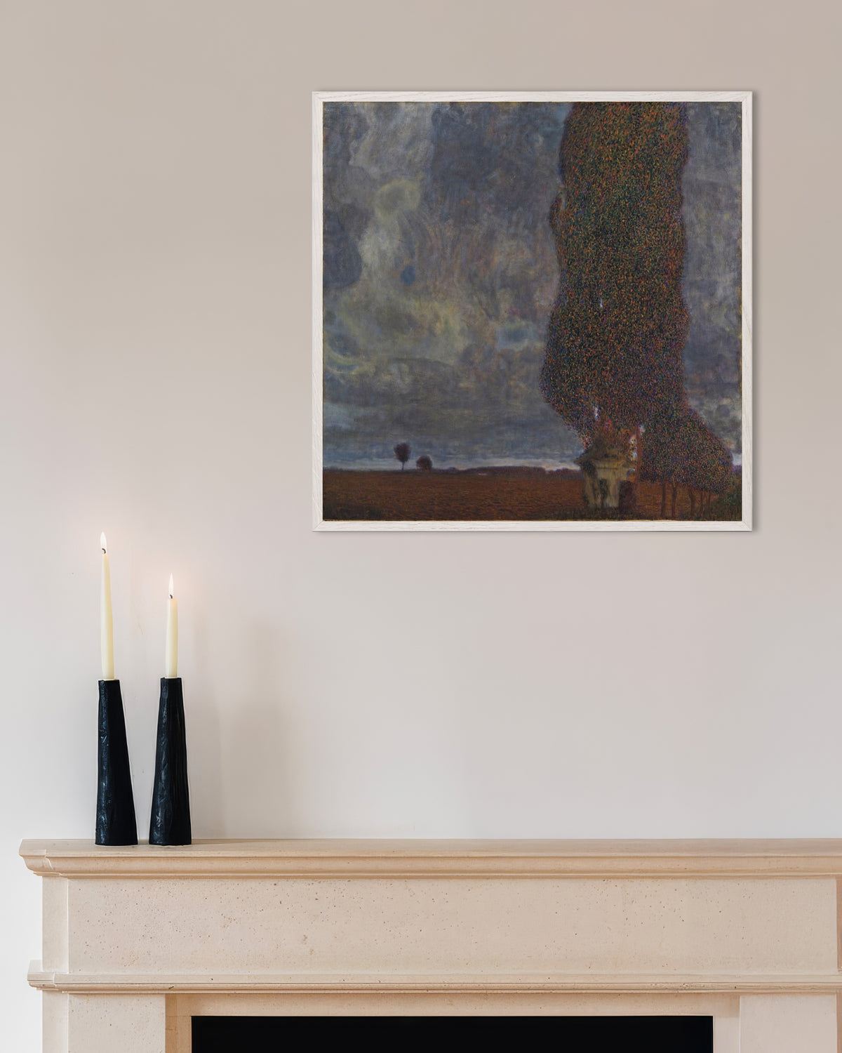 Poster Temporale in arrivo (Il grande pioppo II) (1903) di Gustav Klimt con cornice in legno bianco