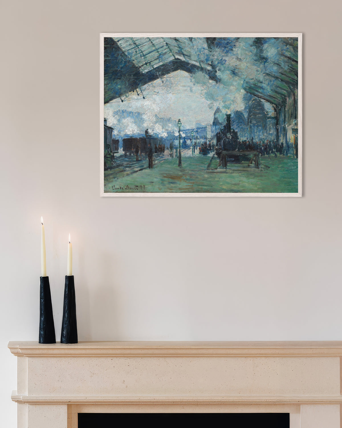 Poster Arrivo del treno dalla Normandia, Gare Saint-Lazare (1877) di Claude Monet con cornice in legno bianco