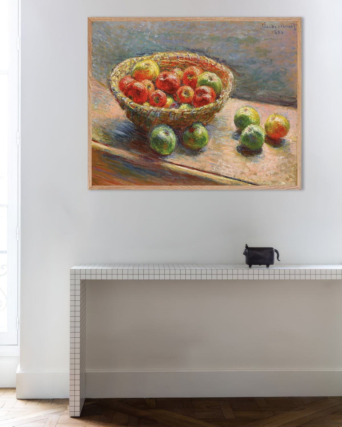 Poster Il cesto di mele (1880) di Claude Monet con cornice in legno naturale