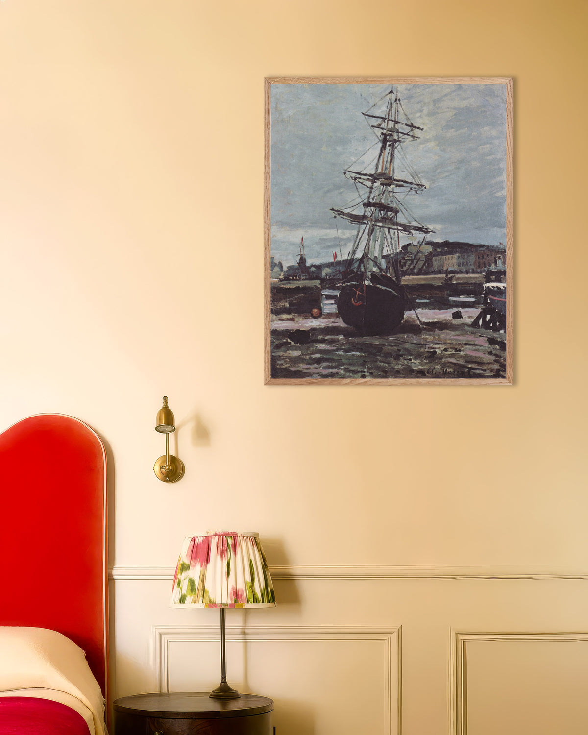 Poster Barca in secca a Fécamp (1868) di Claude Monet con cornice in legno naturale