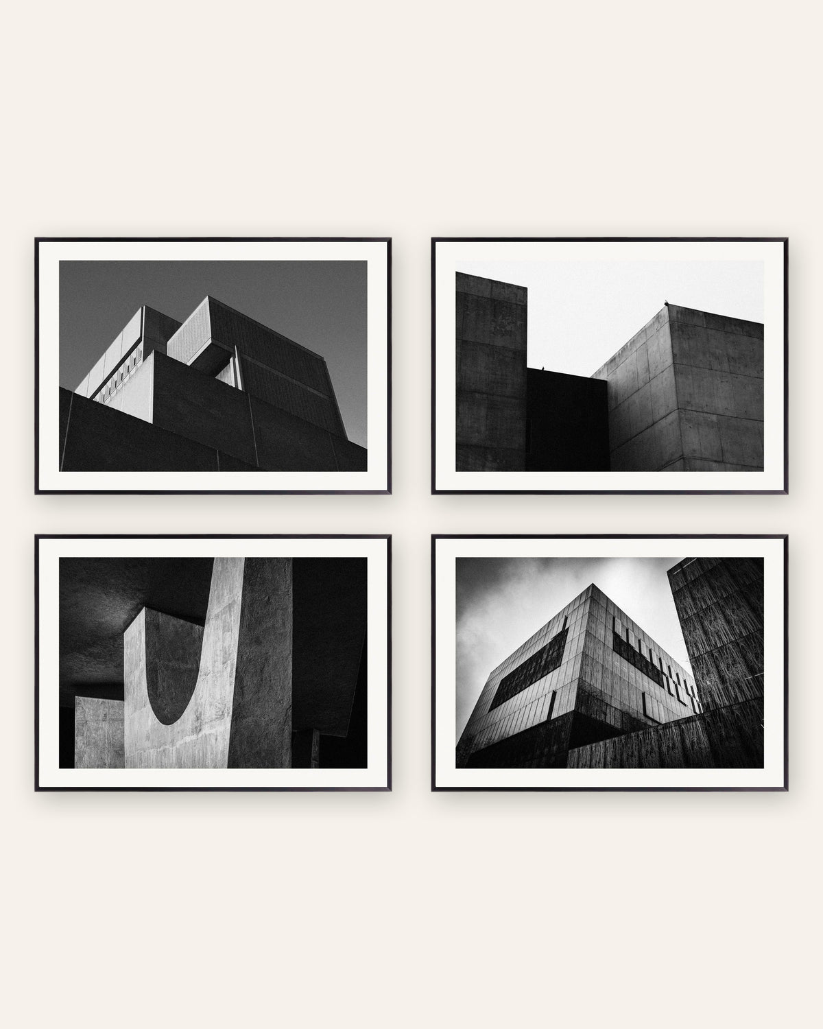Poster brutalisti, set da 4: volumi di cemento minimalisti, con cornici in metallo nero