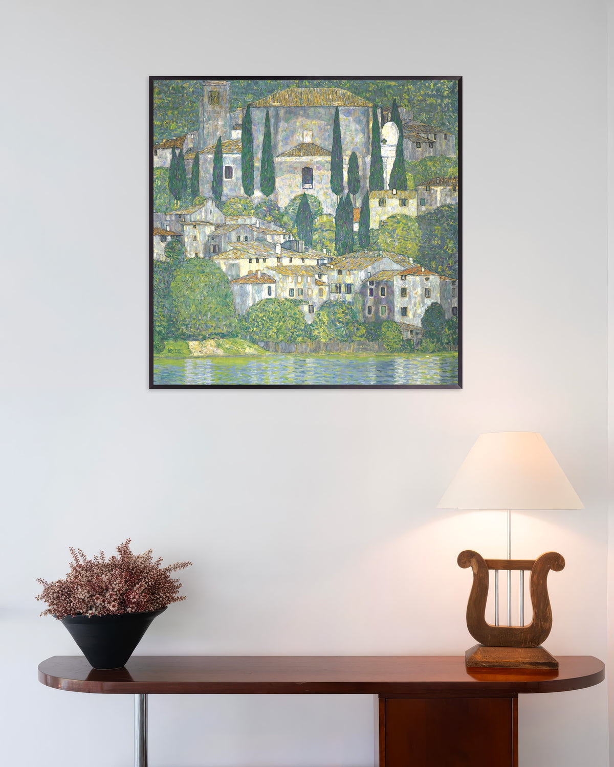 Poster Chiesa a Cassone (Paesaggio con cipressi) (1913) di Gustav Klimt con cornice in metallo