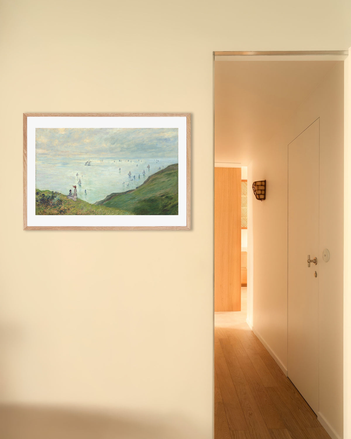 Poster Scogliere a Pourville (1882) di Claude Monet con cornice in legno naturale