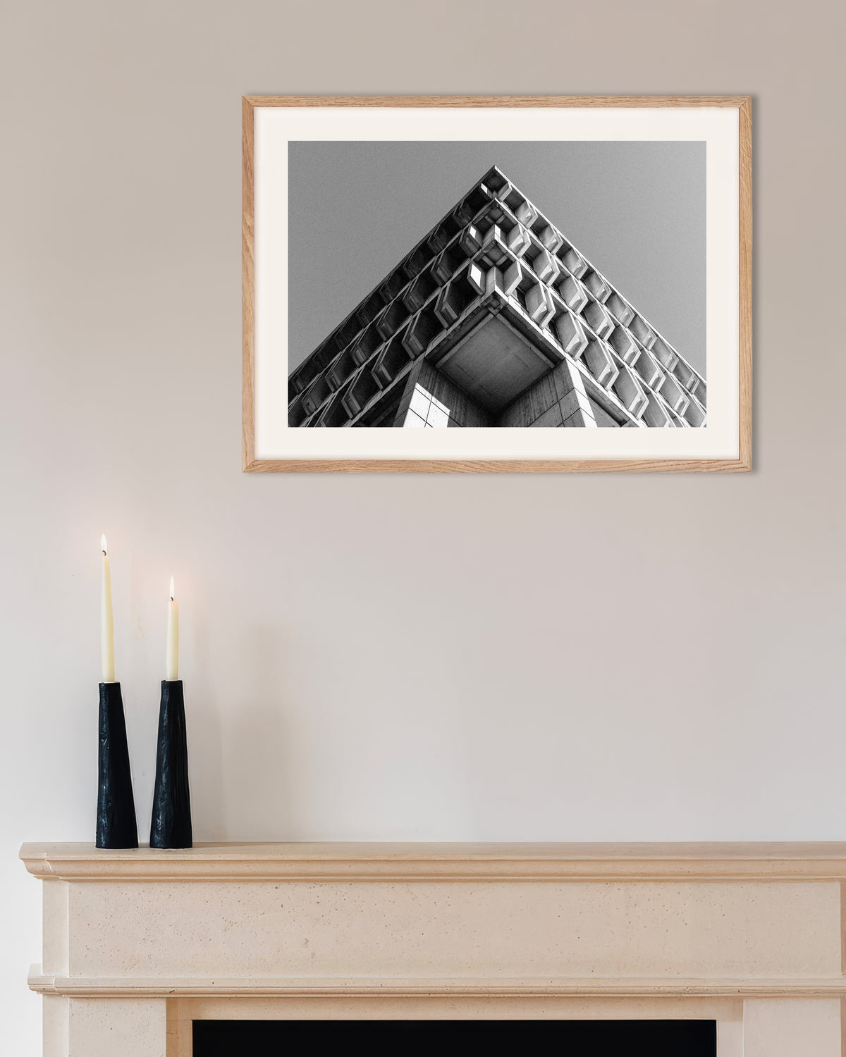 Poster «Angolo a cassettoni in prospettiva accentuata», con cornice in legno naturale