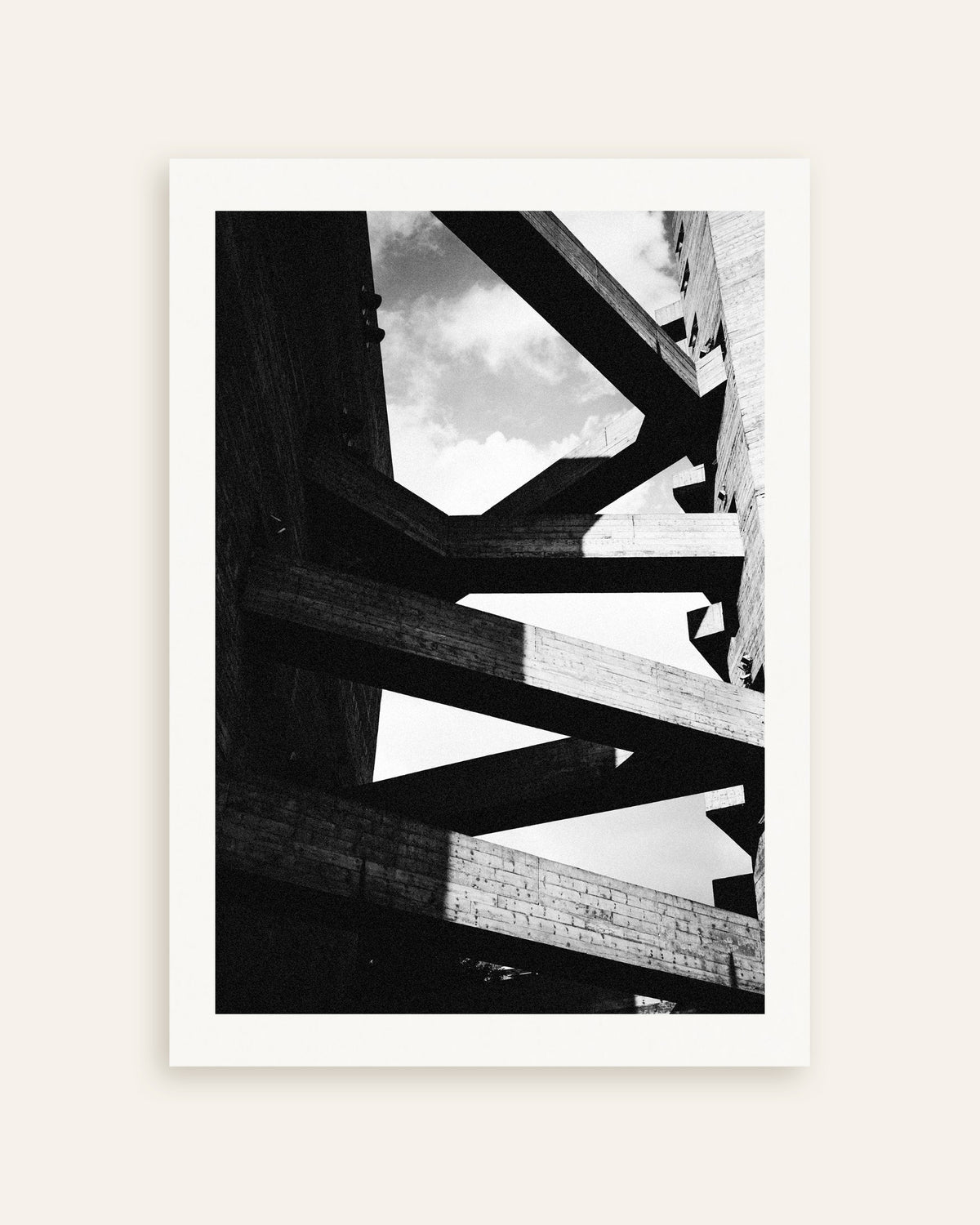 Poster «Travi di cemento contro il cielo», miniatura