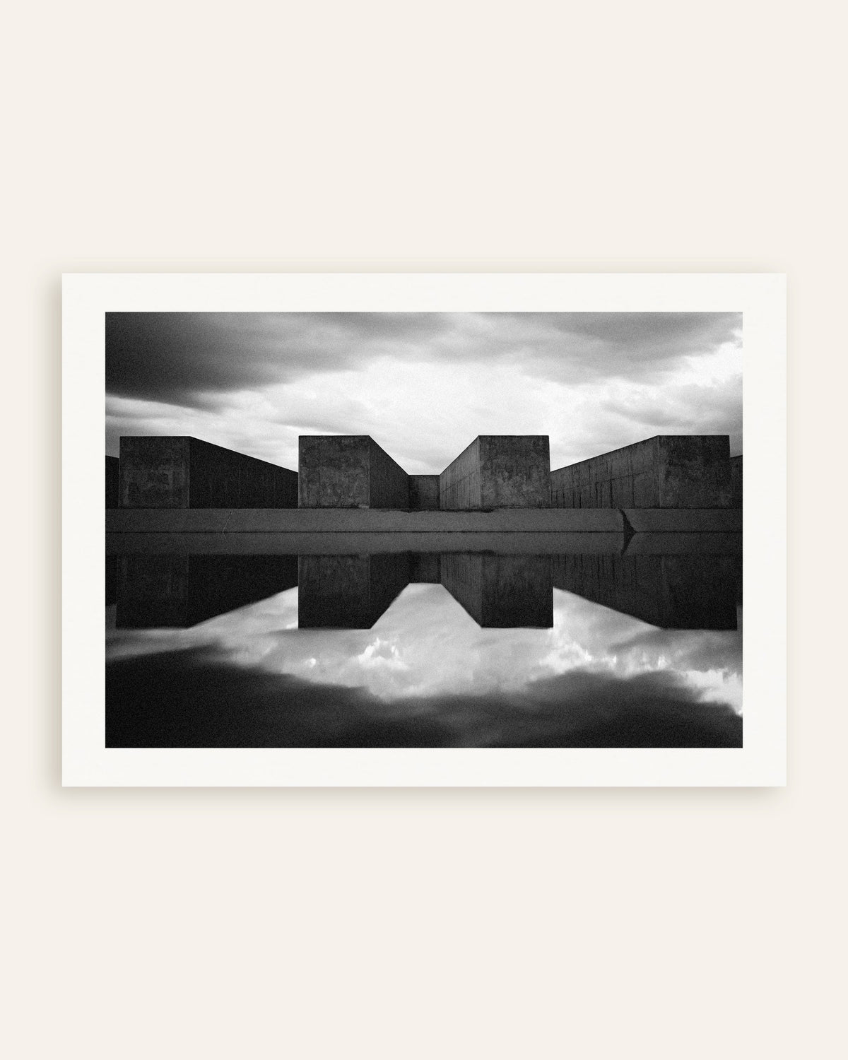 Poster «Blocchi di cemento riflessi nell’acqua», miniatura