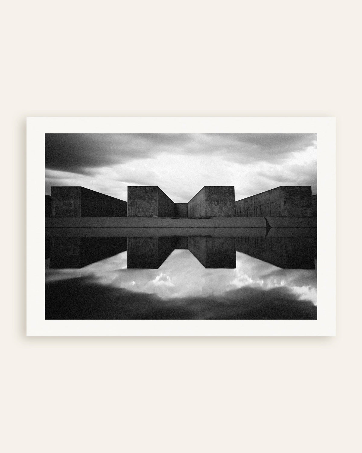 Poster «Blocchi di cemento riflessi nell’acqua», miniatura