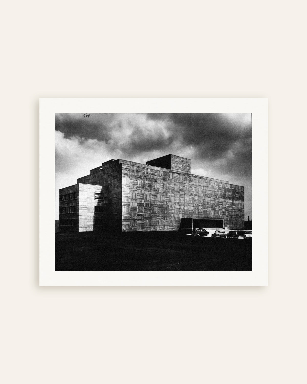 Poster «Edificio in cemento sotto la tempesta», miniatura