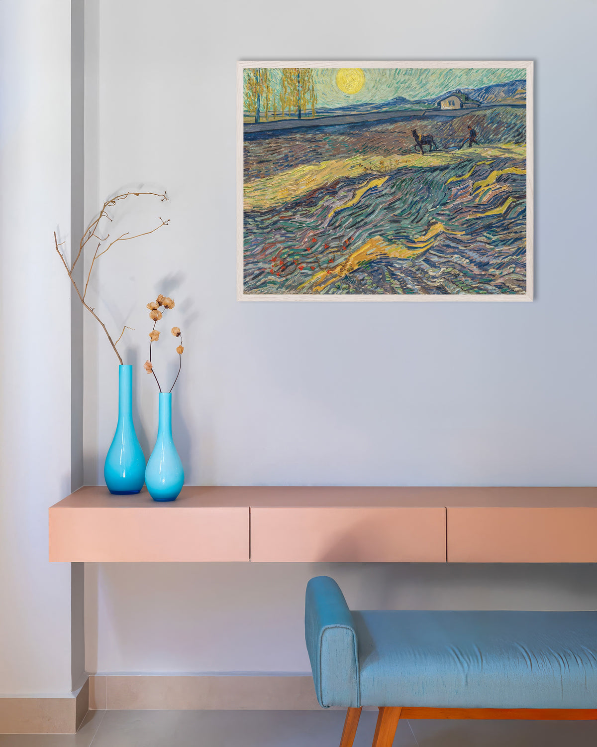 Poster di Campo recintato con contadino che ara (1889) di Vincent van Gogh, con cornice in legno bianco